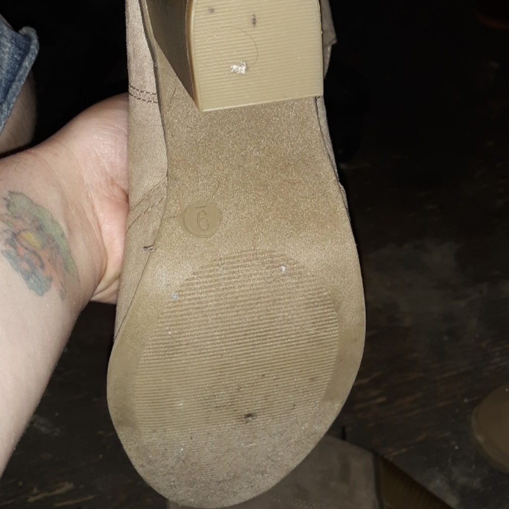 Heels - Picture 2 of 3